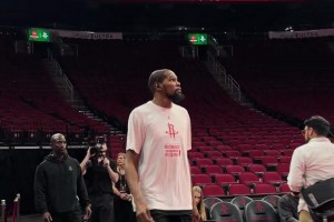 不得不说，杜兰特这“黑丝”大长腿，实在太迷人了！